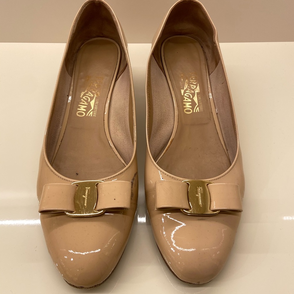 Salvatore ferragamo vara pump